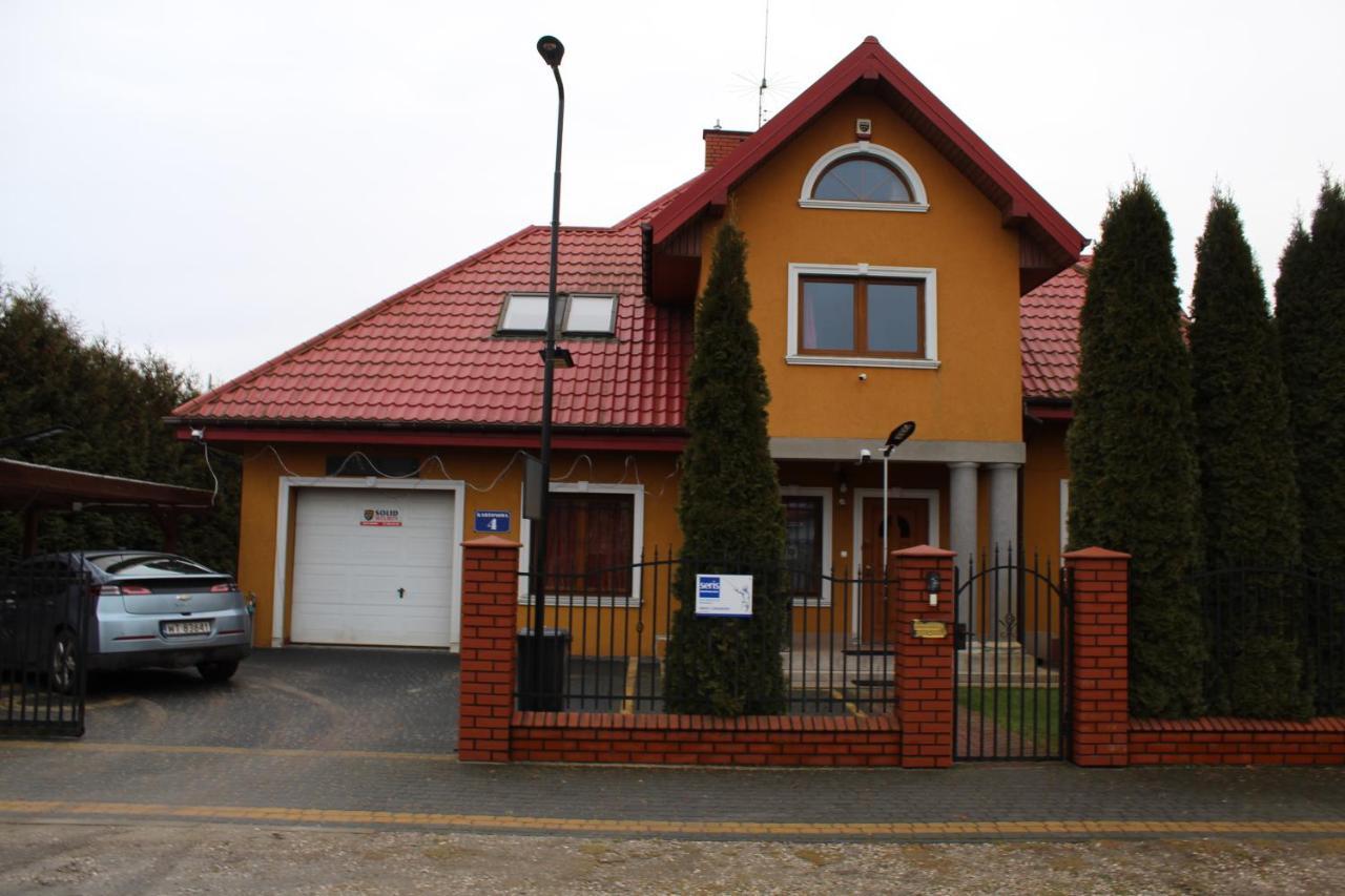 Dworek W Zieleni Warsaw Exterior photo